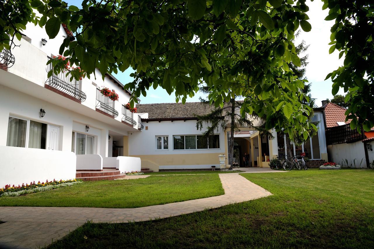 Villa Via Becej Exterior photo